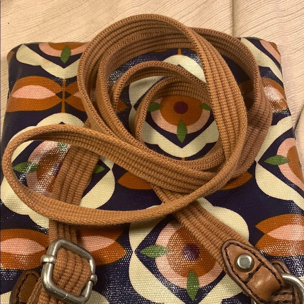 Fossil crossbody flower pattern/leather great bag!